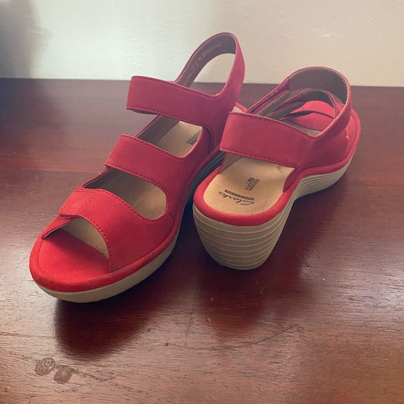 Clarks Wedge Red Velcro Orthopedic Strap Sandals - Picture 2 of 4
